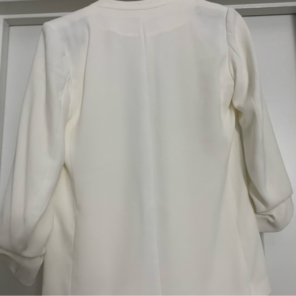 NWOT-H&M White Blazer with front tie and 3/4 Ruched Sleeves. Size 4 - Picture 9 of 12